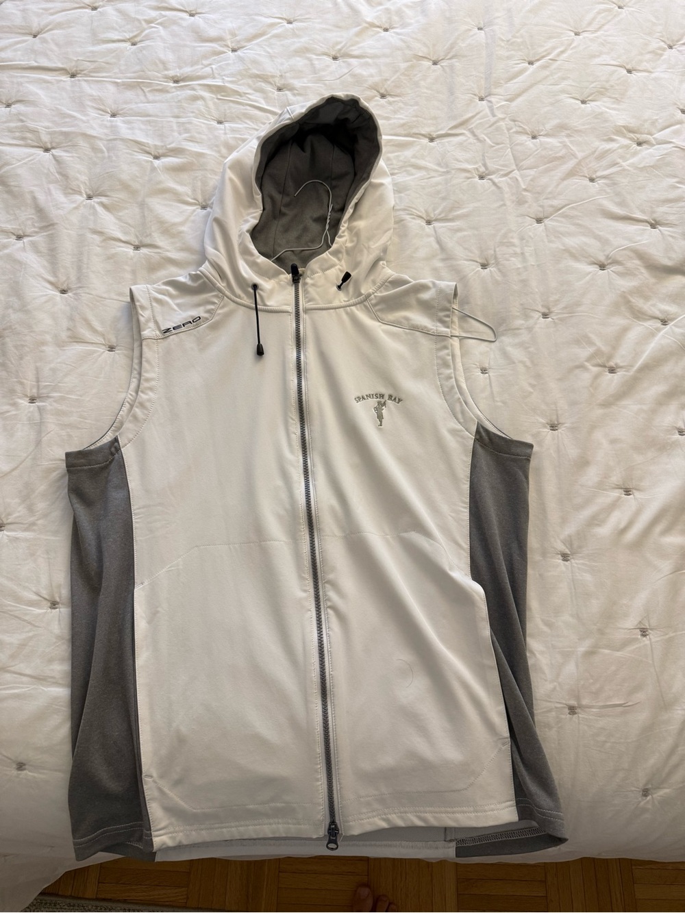 Zero Restriction Spanish Bay Pebble Beach Golf Hooded Vest Men’s M White Gray